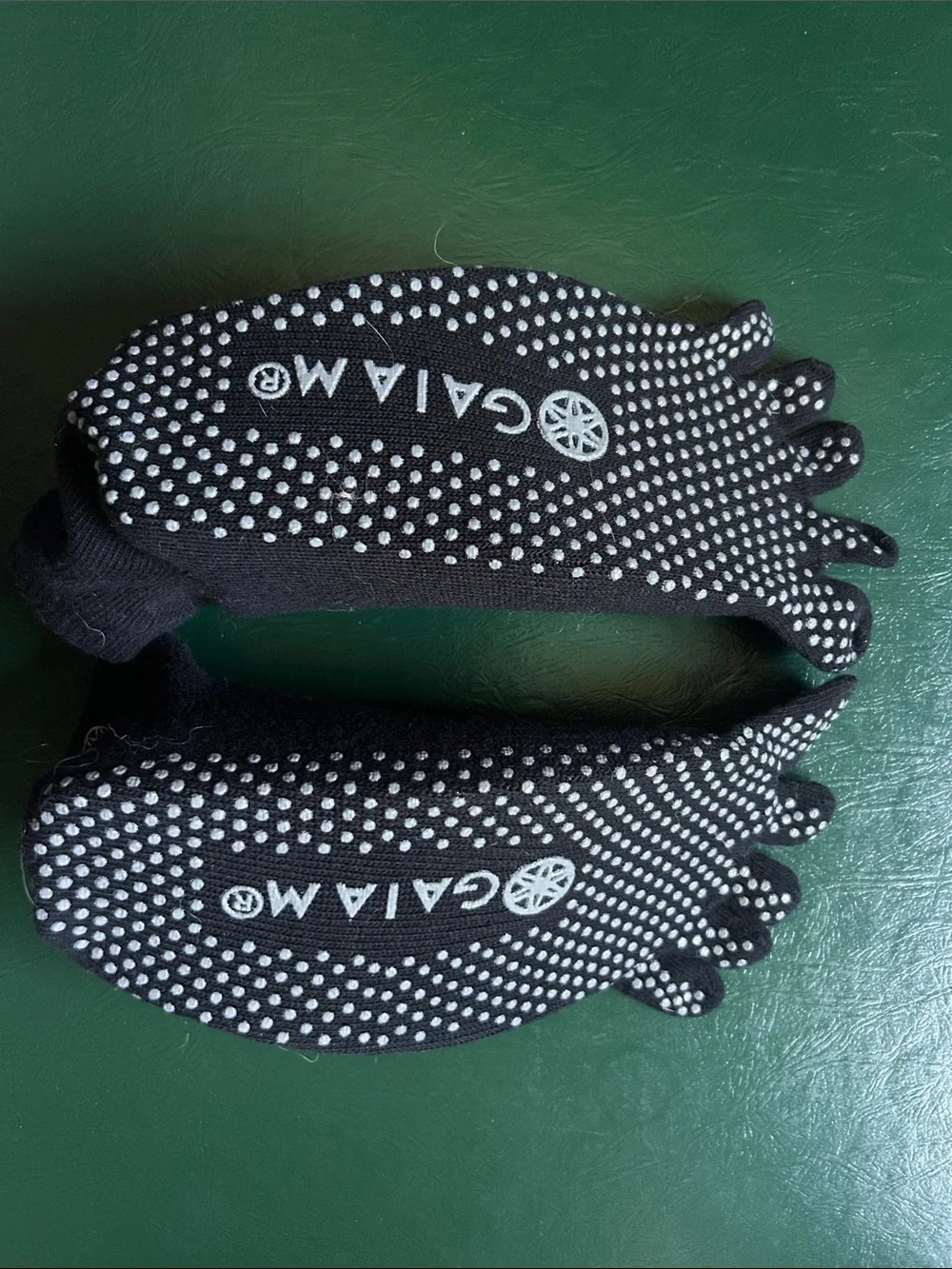 Gaiam no slip toe socks M/L